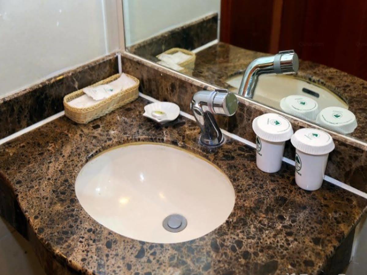 Greentree Inn Jiangsu Wuxi Hubin Business Street Business Hotel Eksteriør billede